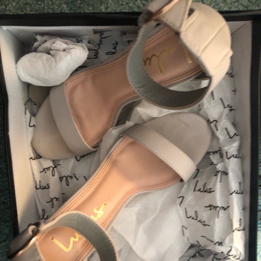 Lulu’s Kamari Grey Heel